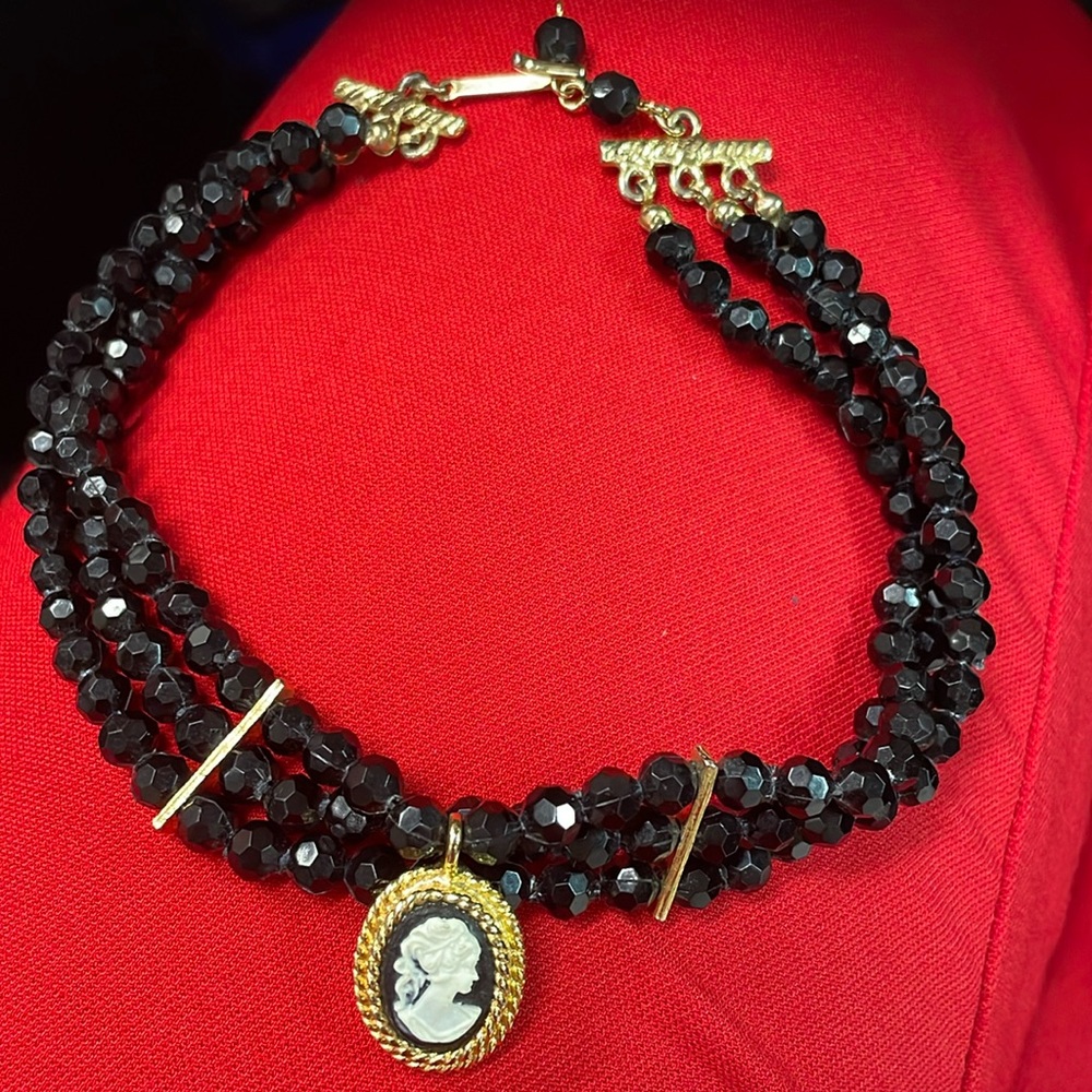 Vintage cameo choker